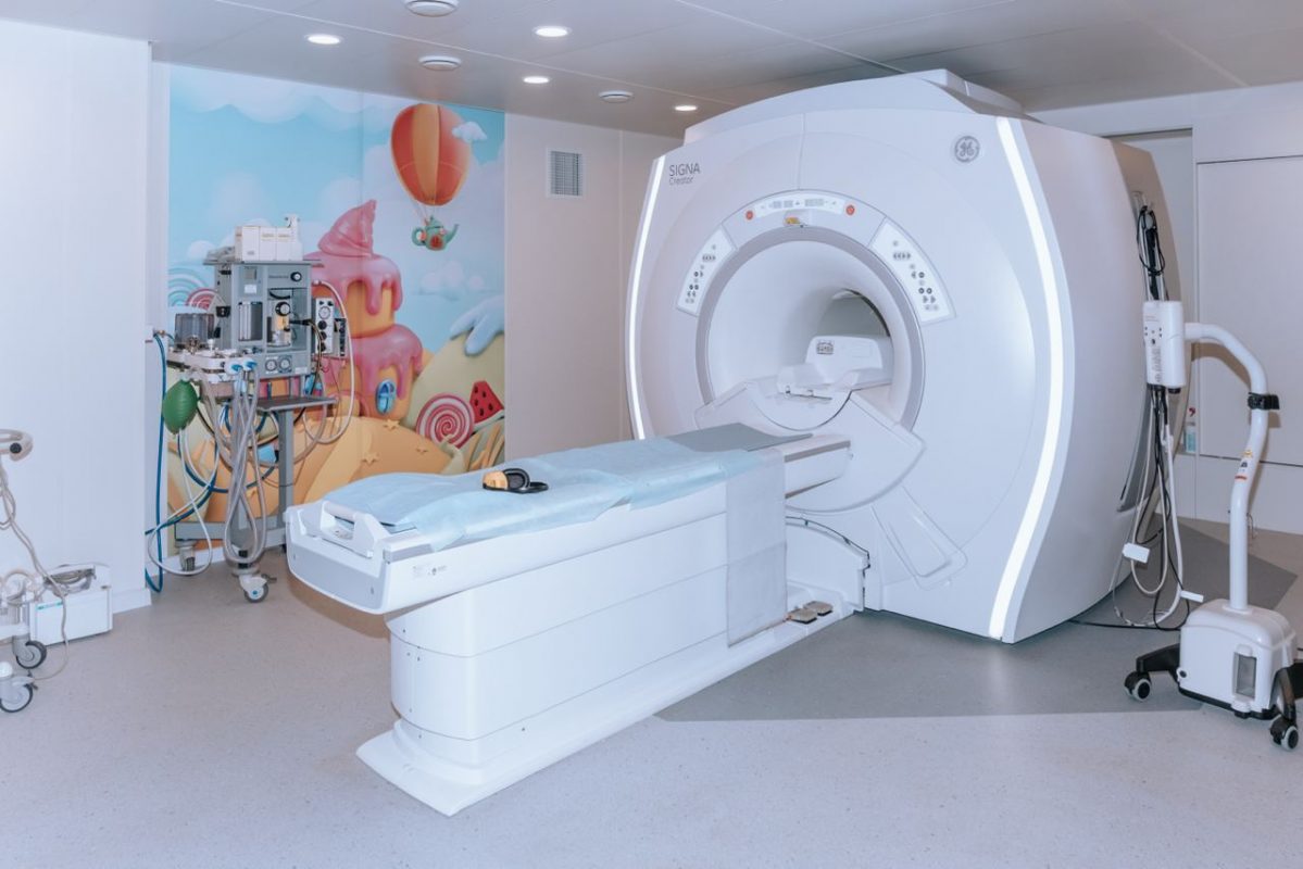 В «ФНКЦ детей и подростков ФМБА России» вы можете сделать  магнитно-резонансную томографию на новом высокопольном аппарате GE Signa  Creator 1,5 ТЛ.